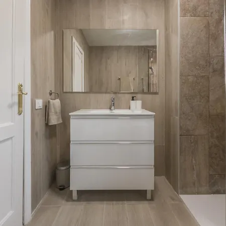 Atlantic Breeze, Bright Big Terrace, Pool, Wifi Apartment *