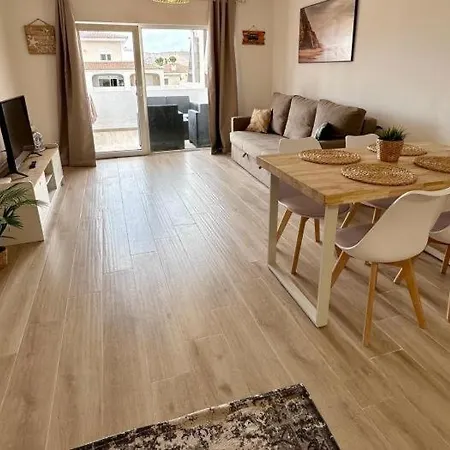 Atlantic Breeze, Bright Big Terrace, Pool, Wifi Apartment *