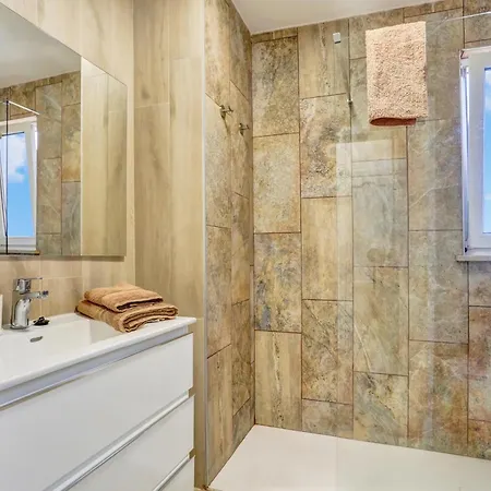 Apartamento Atlantic Breeze, Bright Big Terrace, Pool, Wifi *