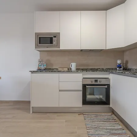 公寓 Atlantic Breeze, Bright Big Terrace, Pool, Wifi *
